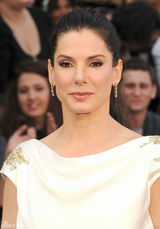 高清组图：奥斯卡红毯桑德拉-布洛克礼服尽展芳华