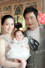 独家：罗嘉良苏岩女儿百日宴 三口相拥落泪(图)