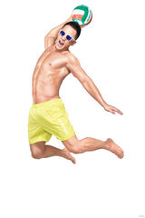 组图：顾又铭拍运动时尚大片 变身排球王子