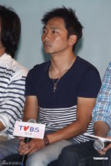 组图：五月天献爱心助学贫困孩童