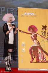 组图：《东成西就》深圳宣传 黄奕白发造型亮相