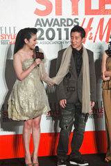 组图：ELLE大典上海举行 黄奕连换两装压轴红毯