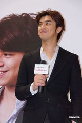 组图：陈柏霖暂无出专辑打算 忙于工作无暇谈恋爱