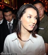 组图：女优小泽玛利亚夜店热舞 猛男傍身翘臀摸身