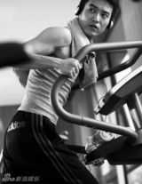 高清组图：袁文康时尚写真 潇洒出镜化身都市精英