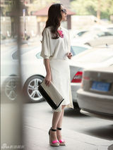 组图：韩雪推个人APP 演绎都市熟女时尚街拍