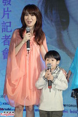 组图：孟庭苇出新碟称将封刀 爱子可爱助阵