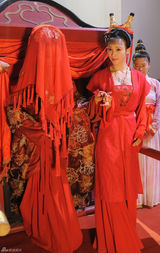 高清图：石小群变身叛逆平民代言人 百变造型成看点