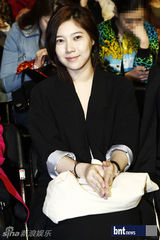 组图：韩星金正敏张在仁亮相首尔时装周