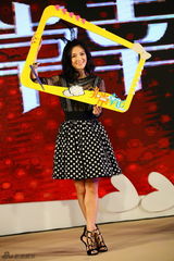 组图：章子怡唱凤凰传奇老歌 黑丝兔子装卖萌