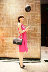 组图：王珞丹粉裙亮相活动 笑言穿越回来