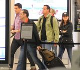 组图：威瑟斯彭酒驾门后现身 带鸭舌帽回避镜头