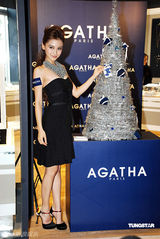 幻灯图集：香港靓模Angelababy露肩小洋装