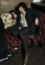 高清组图：韩星池城演绎废墟中的男人 穿皮裤玩颓废