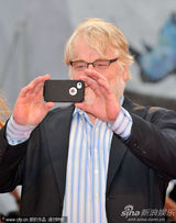 组图：《大师》首映杰昆洒脱不羁 两女星华服争艳