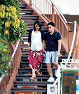 组图：郭晶晶挺大肚携夫游泰国 曝预产期9月底