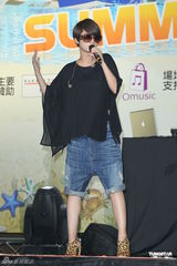 组图：杨丞琳展现Rap功力 获得热狗盛赞