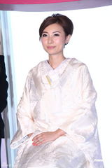 组图：TVB女星陈爽穿日式礼服结婚 强调自己很爱国