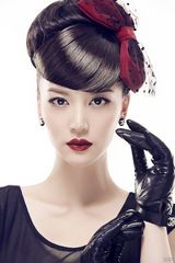 组图：唐于鸿最新写真冷艳浓烈 被赞如娇艳玫瑰 