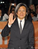 组图：陈可辛撑《合伙人》首映 杜鹃文艺范十足