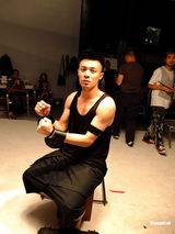 组图：周柏豪新歌关注现实 以网上欺凌为题材