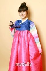 组图：组合Rainbow穿韩服拍写真 为粉丝送中秋祝福