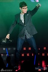 组图：少女时代等参加音乐会 俏丽演出性感抢眼