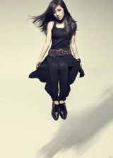 高清组图：程晨“漂浮”寻爱 单身节唱出爱情宣言