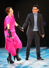 高清图：郑秀文个唱第五场与梁咏琪激情热吻