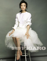 组图：张静初黑白色系大片演绎硬朗风情