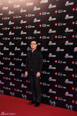 高清组图：2011网络盛典汪峰走红毯谈新年计划