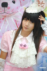 组图：许雅涵任游戏代言 cosplay扮女仆甜美可爱