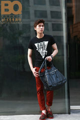 组图：李易峰盛夏街拍 简单装扮潮范气质