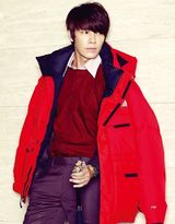 组图：SuperJunior冬装写真 打游戏纸牌玩心大发