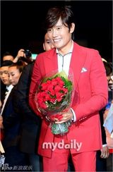 组图：李秉宪出席电影《赤焰战场2》韩国首映