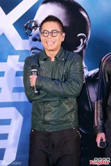 组图：古惑仔将登红馆开唱 陈小春感慨落泪