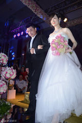 组图：乒乓国手王皓大婚 新娘为舞蹈演员