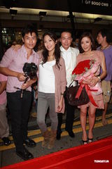 组图：谢天华拍新剧 闹市向杨怡求婚