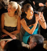 高清图：杰西卡-阿尔芭性感装扮亮相纽约时装周