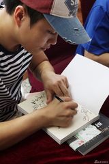 组图：开心麻花出新书 沈腾马丽艾伦等明星签售