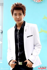 组图：炎亚纶为郭雪芙做心肺复苏 遭粉丝威胁