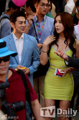 组图：韩导与同性恋人高调完婚 河莉秀等道贺