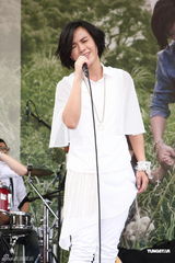 组图：张芸京新造型女人味 传与小煜暧昧粉丝心碎