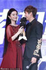 高清图：李敏镐借位吻范冰冰引尖叫 男神变粉丝