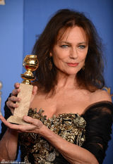 组图：杰奎琳-比塞特获金球奖电视剧最佳女配角