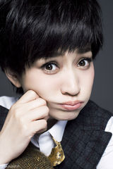 组图：李小冉时尚大片 冷面女神帅气卖萌