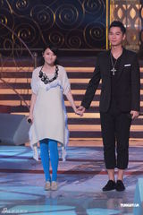 组图：群星为慈善献唱 林峰风沙磨皮关心妍上围缩水