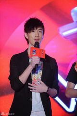 组图：好声音发首张合辑 李代沫被女歌迷示爱