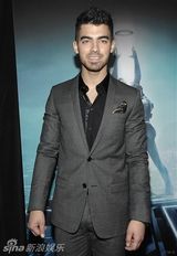 高清组图：《创战纪》洛杉矶首映 透射影片未来感