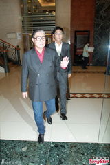 组图：霍震霆见长孙心情大好 劝儿媳晶晶多休息